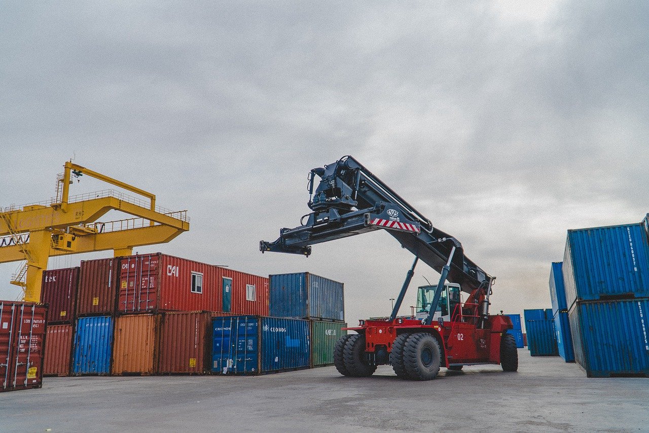 Transport kontenerów pojazd do obsługi kontenerów